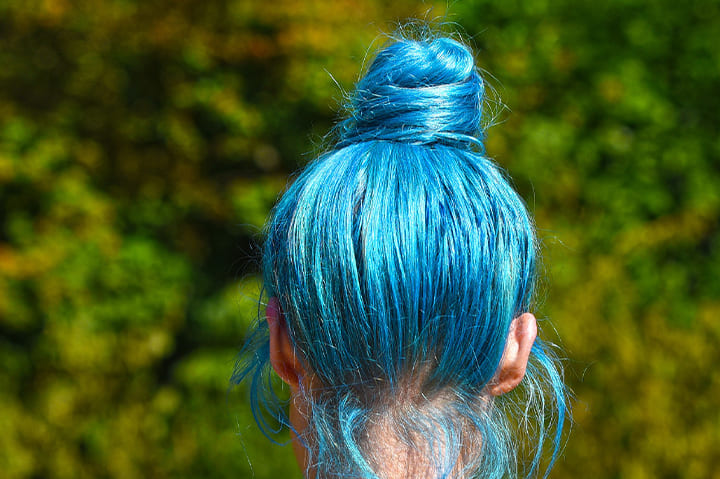 صبغ الشعر أزرق في المنام