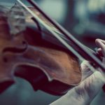 تفسير حلم العزف على الكمان للعزباء