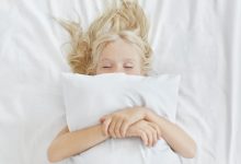 تفسير حلم النوم مع الحبيب في السرير